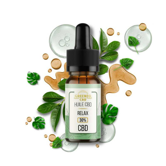 Huile CBD Relax GREENEO avec pipette noire, entourée de gouttes et feuilles vertes