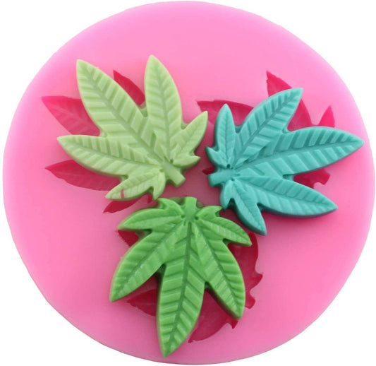 Moule alimentaire 3 compartiments en silicone rose avec 3 empreintes de feuilles