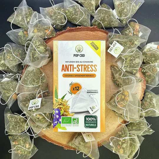 Boîte de tisane CBD anti-stress bio entourée de 12 sachets pyramidaux