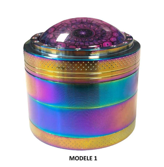Broyeur en métal arc-en-ciel avec couvercle rond violet à motif mandala, base perforée.
