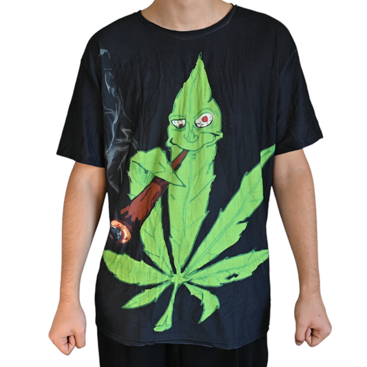 T-shirt noir devant avec personnage cartoon sur feuille de cannabis verte