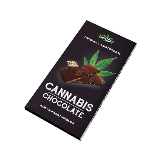 Barre de chocolat HAZE au cannabis, chocolat noir, emballage noir incliné avec feuille de chanvre