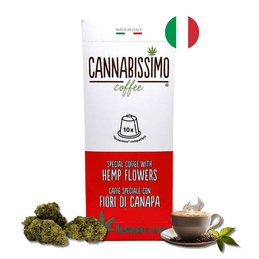 Café en capsules Cannabissimo 10 : sachet blanc/rouge, tasse et fleurs de chanvre.