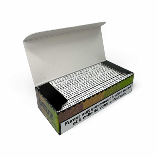 Carnets de feuilles à rouler BEUZ Slim, boîte ouverte avec texte « Fumer »
