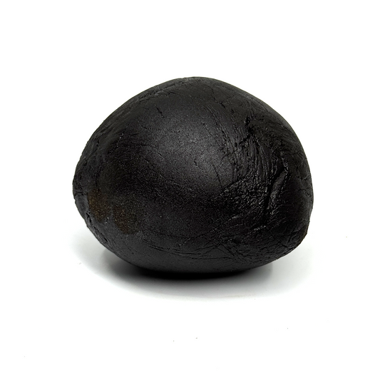 Boule de résine CBD noire mate, forme ovale, présentation entière