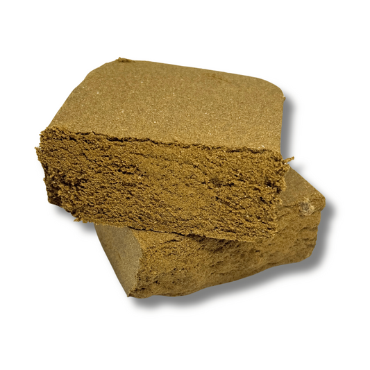 Deux morceaux de bloc de résine jaune camomille, texture granuleuse