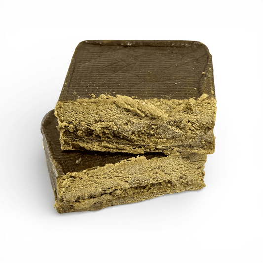 Bloc de résine CBD vert olive, forme rectangulaire, coupe en tranches