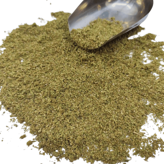 Fleur de cannabis verte en vrac, prélevée à la cuillère