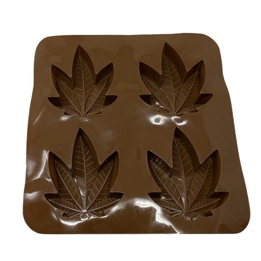 Moule alimentaire 4 compartiments marron en forme de feuilles, surface carrée arrondie