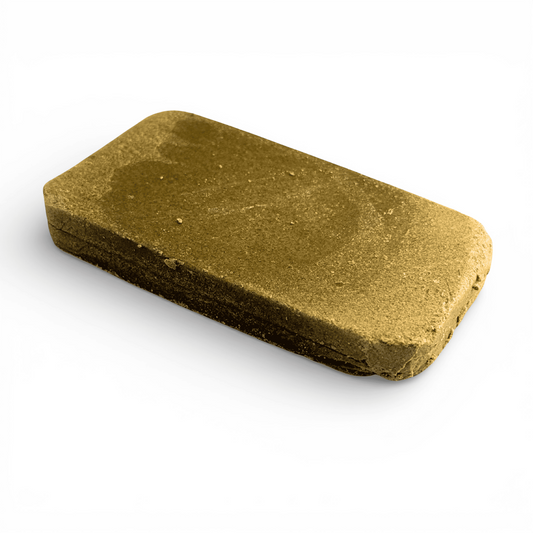 Résine CBD jaune en bloc, aspect granuleux, forme rectangulaire