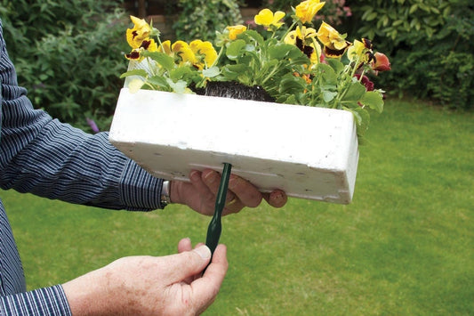 Plantoirs pour graines verts tenus à la main, avec boîte de plantation blanche