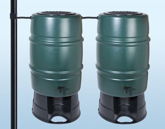 Kit de liaison avec deux réservoirs d’eau verts et tuyau noir