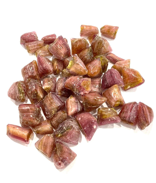 Bonbons CBD à la cassis, cubes translucides rose-brun