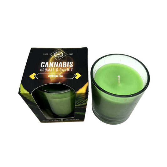 Bougie parfumée en pot de verre vert, mèche blanche, avec boîte noire.