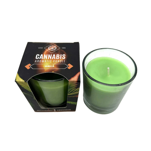 Bougie parfumée en pot en verre vert, présentée avec son étui noir MULTITRANCE