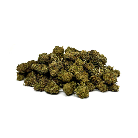 Petits buds de CBD verts, tas de fleurs séchées