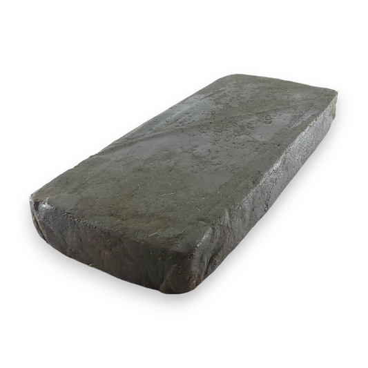Bloc de résine grise rectangulaire, surface légèrement texturée