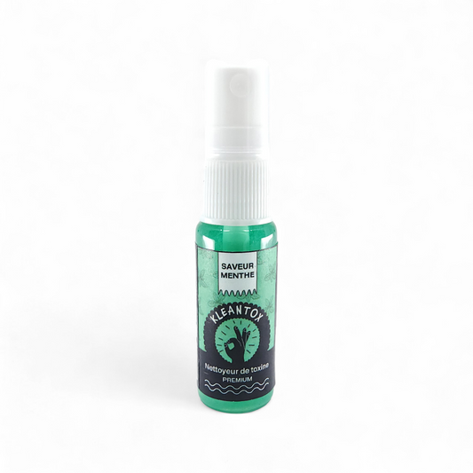 Spray nettoyant KLEANTOX menthe, flacon vert avec pompe vaporisatrice blanche