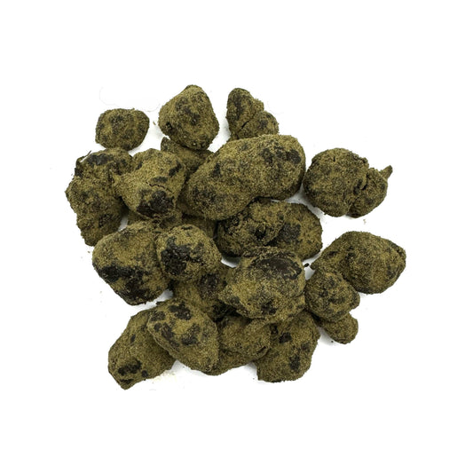 Boutons de moonrock verts, petits morceaux granuleux, surface rugueuse