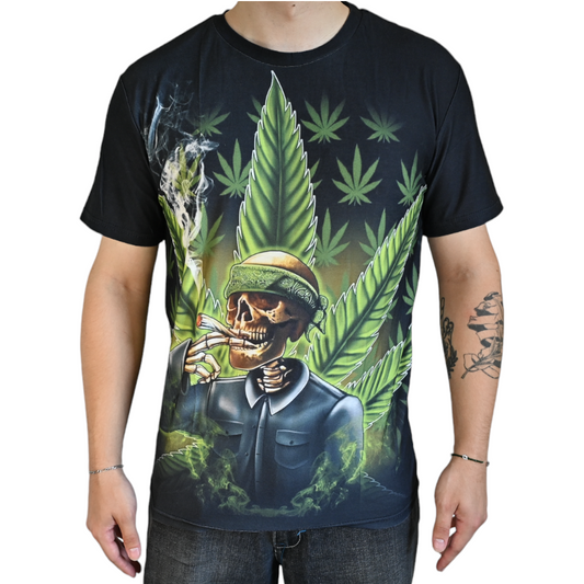 T-shirt noir devant : crâne et motif cannabis aux feuilles vertes, col rond manches courtes
