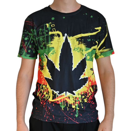 T-shirt noir peinture rasta, grande feuille cannabis devant, ourlet et manches vertes.
