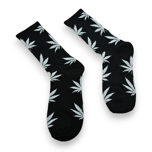 Paire de chaussettes hautes noires motif feuilles de cannabis blanches