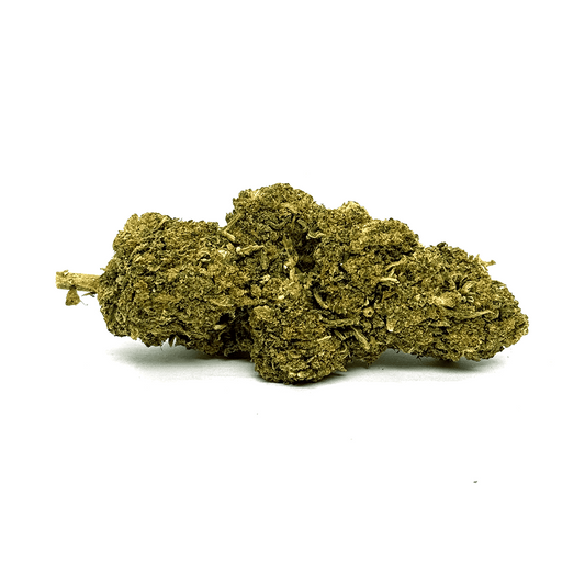Fleur de cannabis Mango Kush, tas de fleurs vert olive, tiges fines visibles