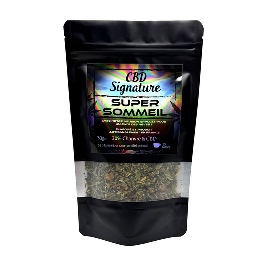 Pochette noire CBD Signature Super Sommeil, étiquette colorée et feuilles d’infusion visibles