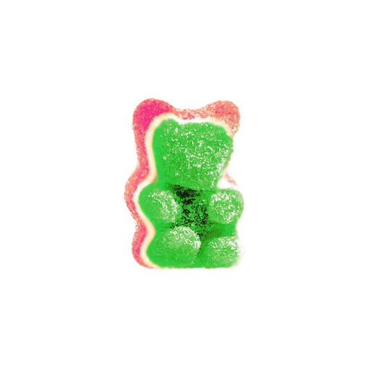 Bonbon gélifié en forme d’ourson vert, bordure rose, aspect translucide