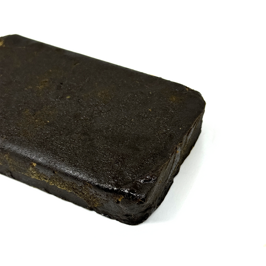 Bloc de résine CBD foncée, surface laquée brillante, coin arrondi