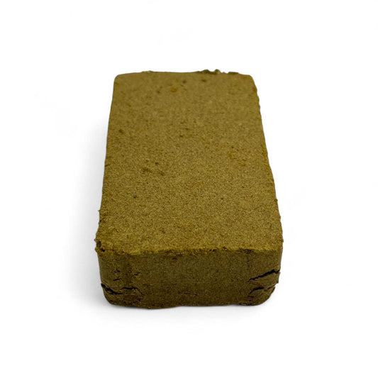 Résine de pollen CBD 25% en bloc vert olive, bords irréguliers