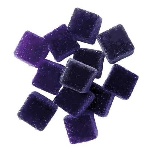 Bonbons CBD en forme de petits cubes, violet foncé, texture gélifiée.