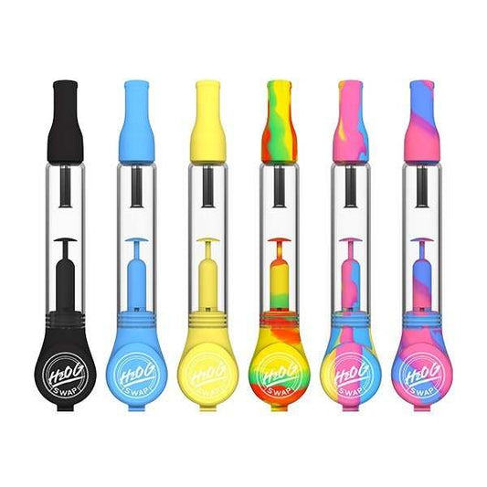 Pipe à eau portable en silicone et verre, embouts de couleurs variées, vue d’ensemble.