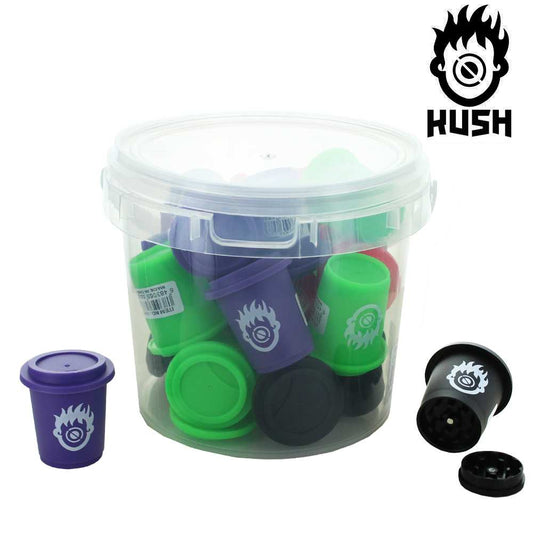 Lot en bocal transparent : boîtes et mini grinders Kush, coloris violet, vert, noir