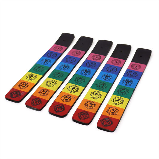 Porte-encens en lattes arc-en-ciel, motifs chakras et roses sur fond sombre
