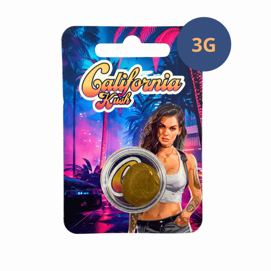 Résine CBD dans petit pot, étiquette California Kush 3G sur emballage.