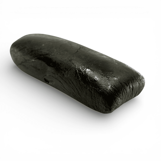 Résine CBD Black Butter : bloc sombre, surface lisse et brillante