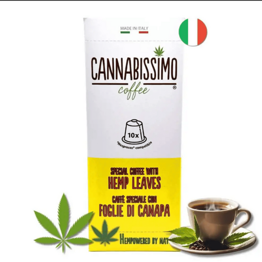 Sachet de café CBD Cannabissismo avec tasse et feuilles de chanvre