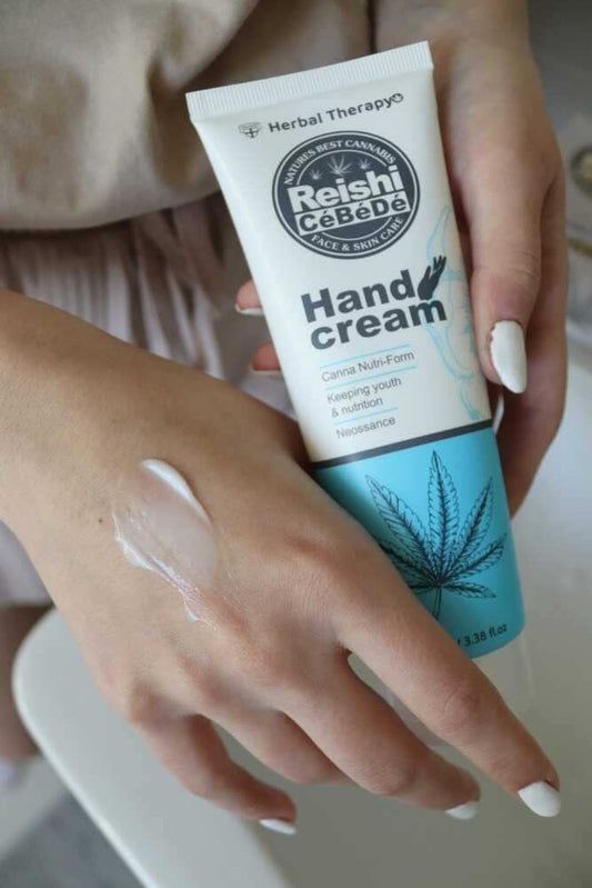 Crème pour les mains Herbal Therapy Reishi Cebede en tube, crème blanche