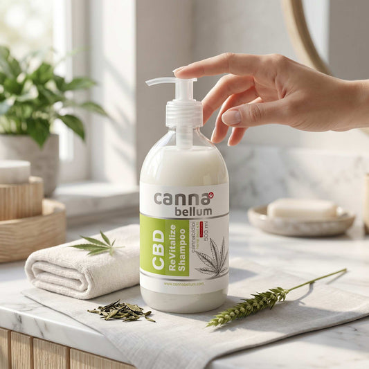 Flacon de shampoing CBD Cannabellum 500 ml à pompe, étiquette verte et blanche