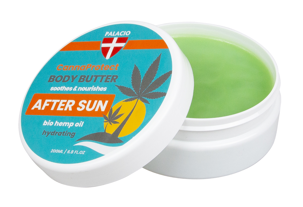 Pot de beurre corporel après-soleil au chanvre ouvert, crème verte visible dans le pot blanc