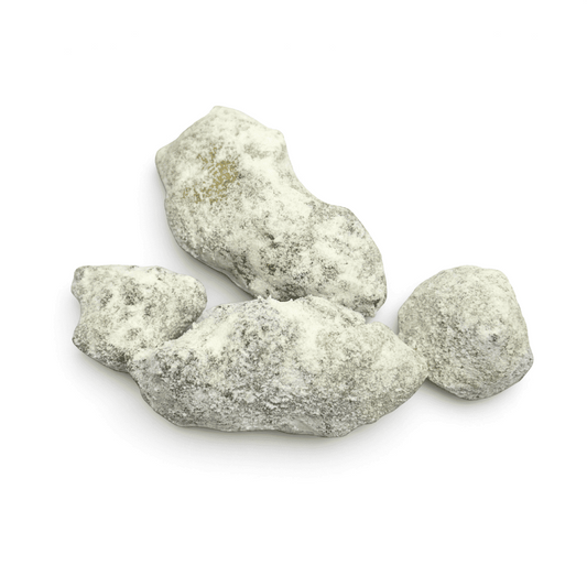 Roches minérales gris clair, surface poudreuse et relief cristallin