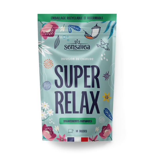Sachet de tisane CBD bio Super Relax SENSAVEA, packaging debout aux motifs botaniques