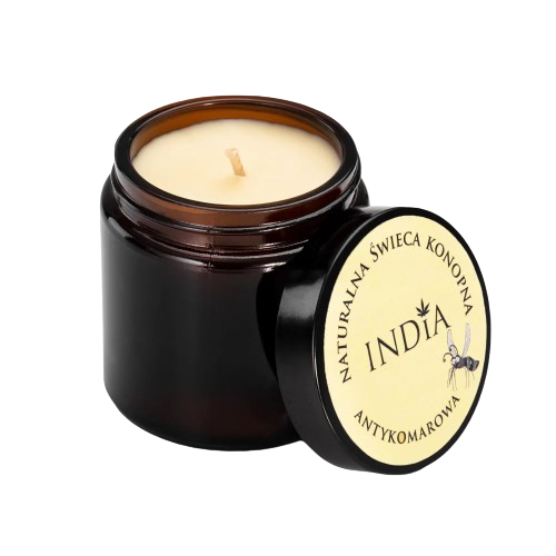 Bougie parfumée dans un pot noir, couvercle avec étiquette INDIA